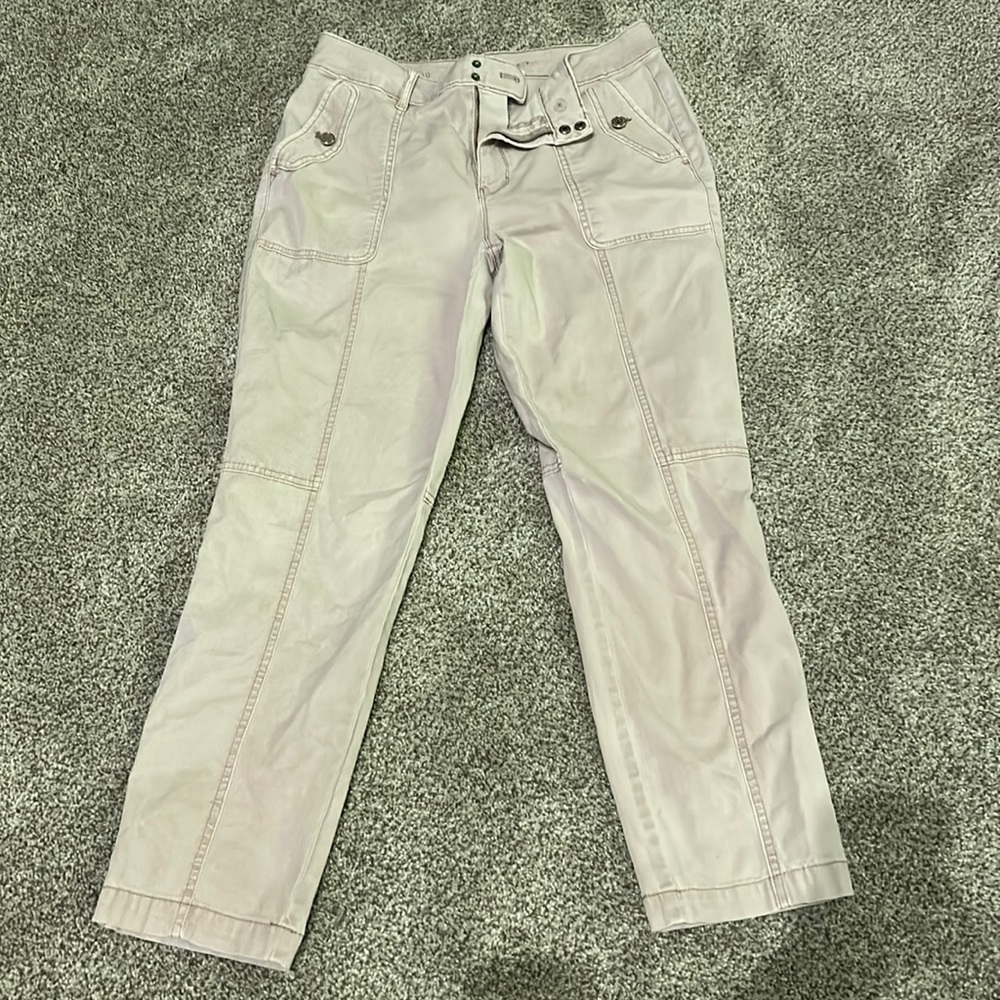 Size 10 “Pret-A-Jet” White House Black Market pink cargo pants